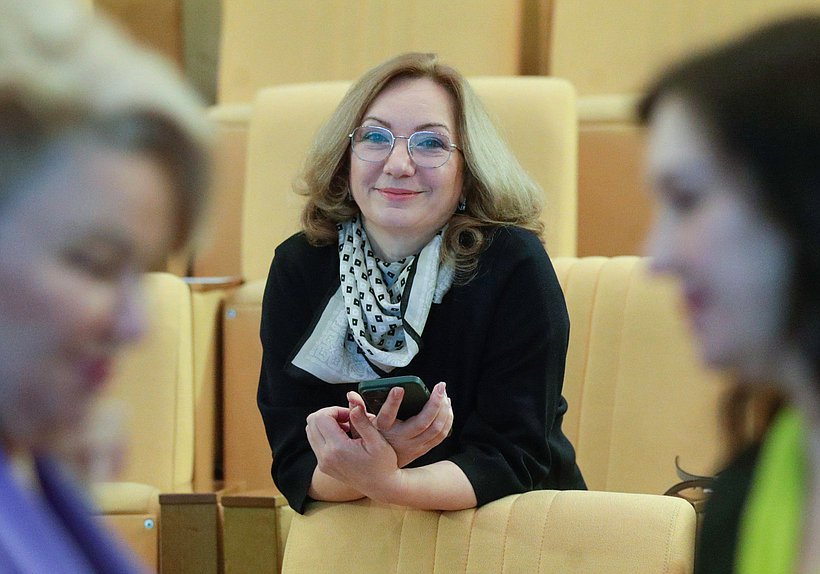 Член Комитета по просвещению Лариса Тутова