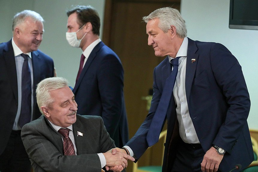 Члены Комитета по охране здоровья Николай Осадчий и Леонид Огуль