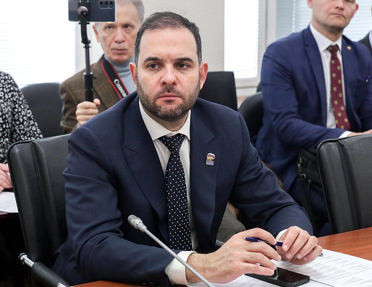 Первый заместитель Председателя Комитета по науке и высшему образованию Александр Мажуга