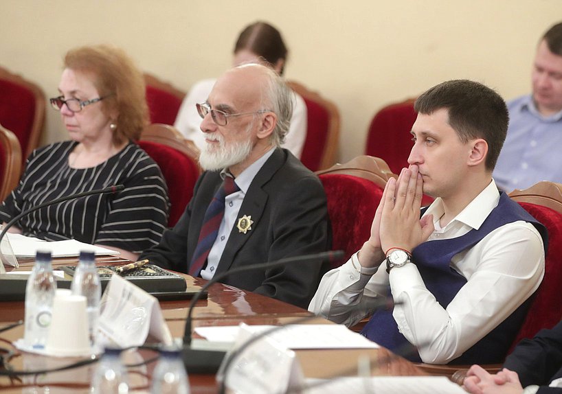 Круглый стол Комитета по труду, социальной политике и делам ветеранов на тему «Социальная значимость соблюдения санитарных норм для продуктов питания в России»