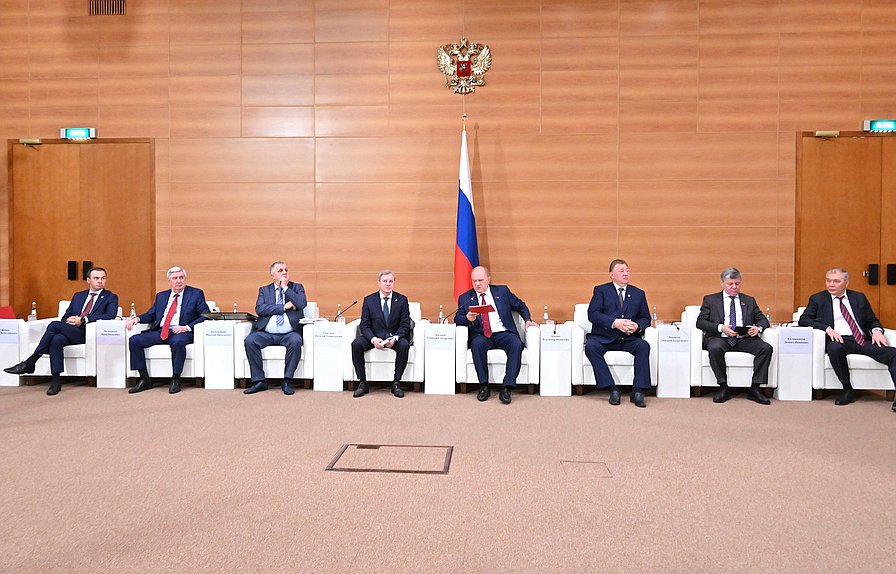 Встреча Министра транспорта РФ Виталия Савельева с членами фракции КПРФ