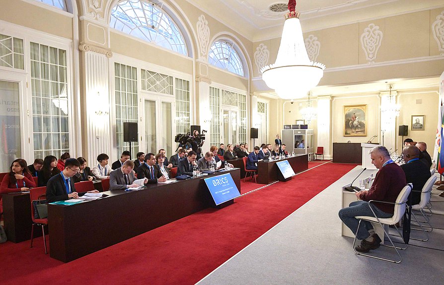 Форум молодых парламентариев БРИКС в Санкт-Петербурге