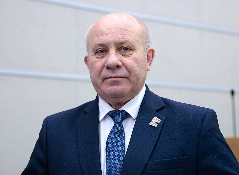 Член фракции "Единая Россия" Сергей Кравчук
