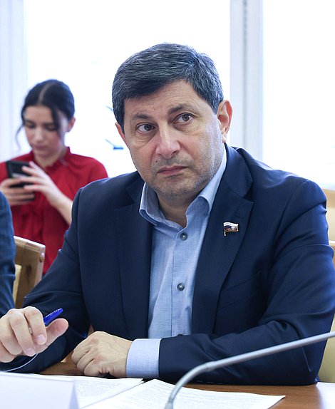 Член Комитета по малому и среднему предпринимательству Шуми Шабатаев