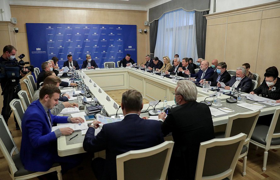 Первое заседание временной депутатской рабочей группы по подготовке первого заседания Государственной Думы восьмого созыва