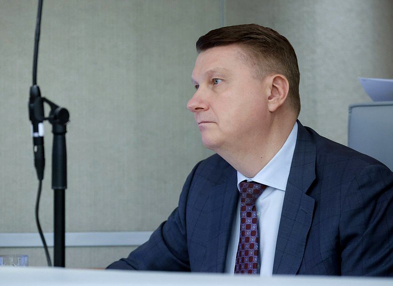 Полномочный представитель Правительства РФ в Государственной Думе Александр Синенко