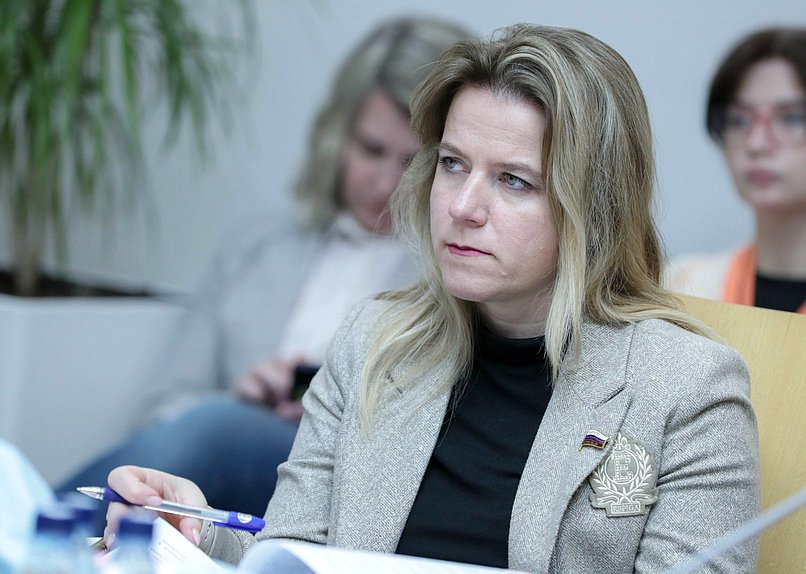 Член Комитета по вопросам семьи, женщин и детей Ольга Коробова