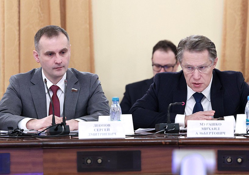 Председатель Комитета по охране здоровья Сергей Леонов и Министр здравоохранения РФ Михаил Мурашко