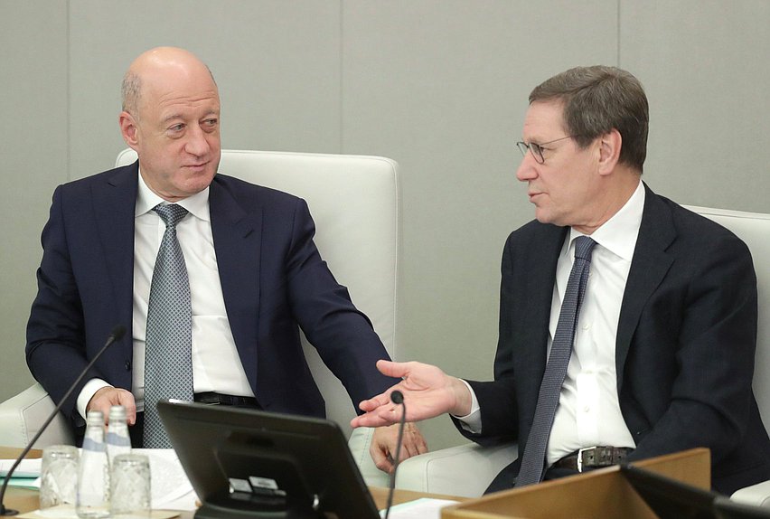 Заместитель Председателя Государственной Думы Александр Бабаков и Первый заместитель Председателя Государственной Думы Александр Жуков