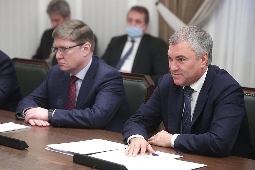 Chairman of the State Duma Viacheslav Volodin and member of the Committee on Labor, Social Policy and Veterans' Affairs Andrey Isaev