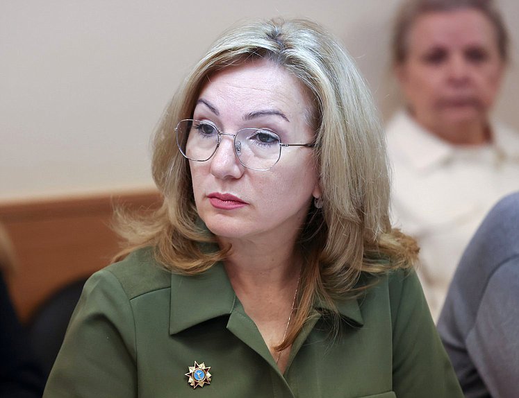 Член Комитета по просвещению Лариса Тутова