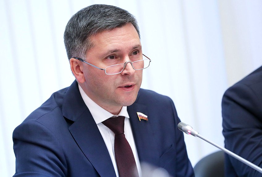 Председатель Комитета по экологии, природным ресурсам и охране окружающей среды Дмитрий Кобылкин