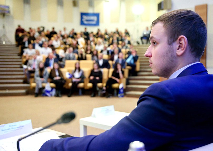 Член Комитета по физической культуре, спорту, туризму и делам молодежи Василий Власов