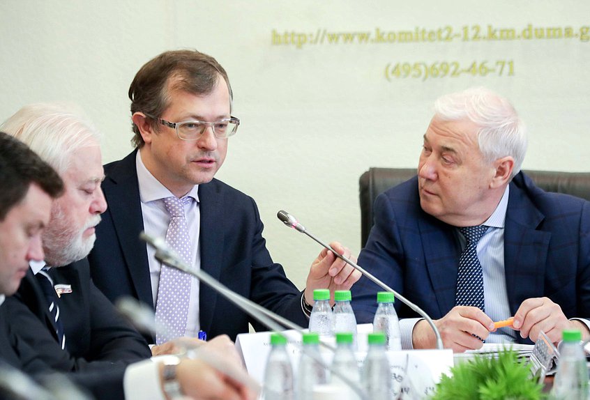 Аудитор Счетной палаты Алексей Саватюгин и Председатель Комитета по финансовому рынку Анатолий Аксаков