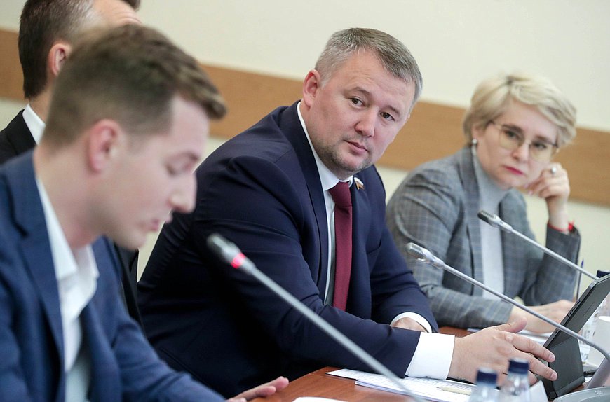 Член Комитета по молодежной политике Вячеслав Дамдинцурунов