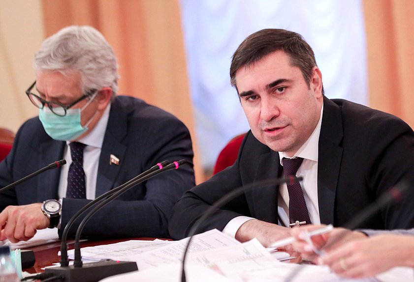Председатель Комитета по охране здоровья Дмитрий Хубезов