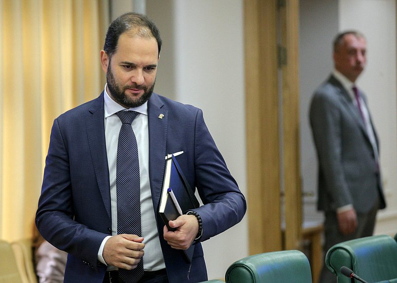 Первый заместитель Председателя Комитета по науке и высшему образованию Александр Мажуга