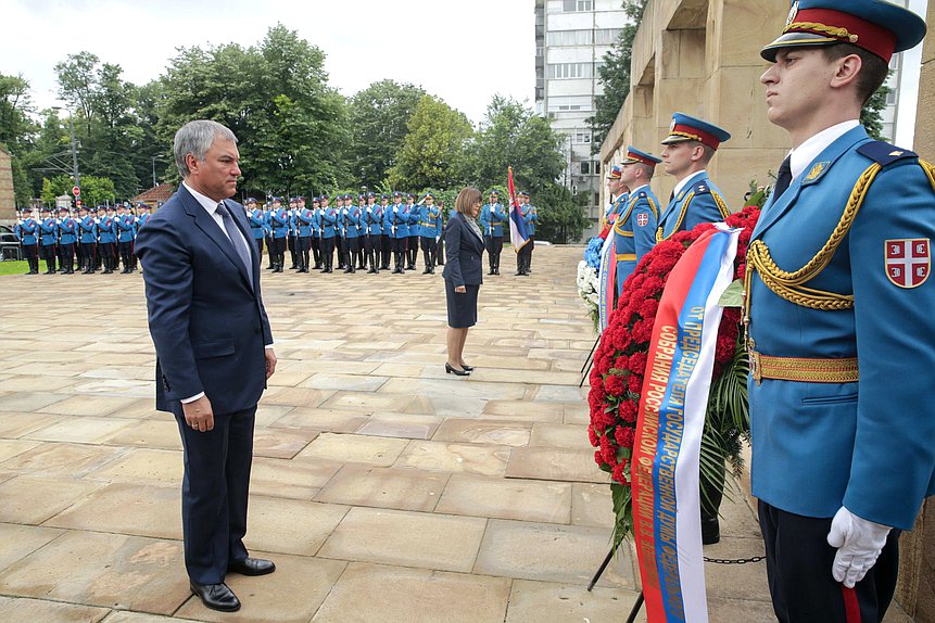 Chairman of the State Duma Viacheslav Volodin at the ceremony of wreath laying to the Liberators of Belgrade Monument