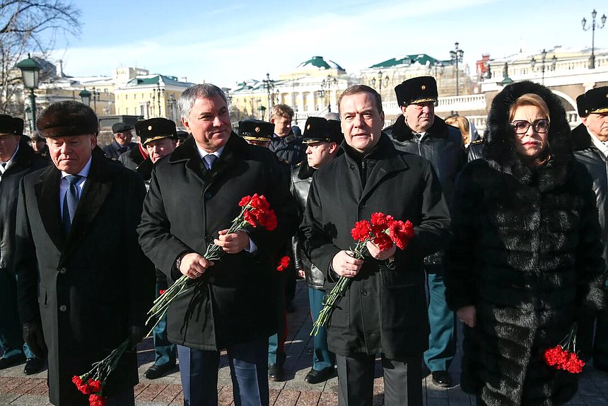 Председатель Государственной Думы Вячеслав Володин, Председатель Правительства РФ Дмитрий Медведев, Председатель Совета Федерации Валентина Матвиенко