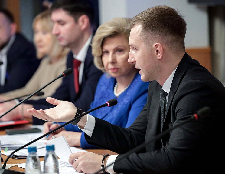 Председатель Комитета по молодежной политике Артем Метелев