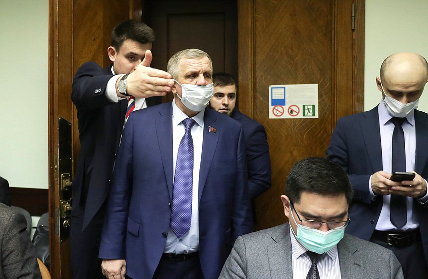 Первый заместитель Председателя Комитета по труду, социальной политике и делам ветеранов Николай Коломейцев