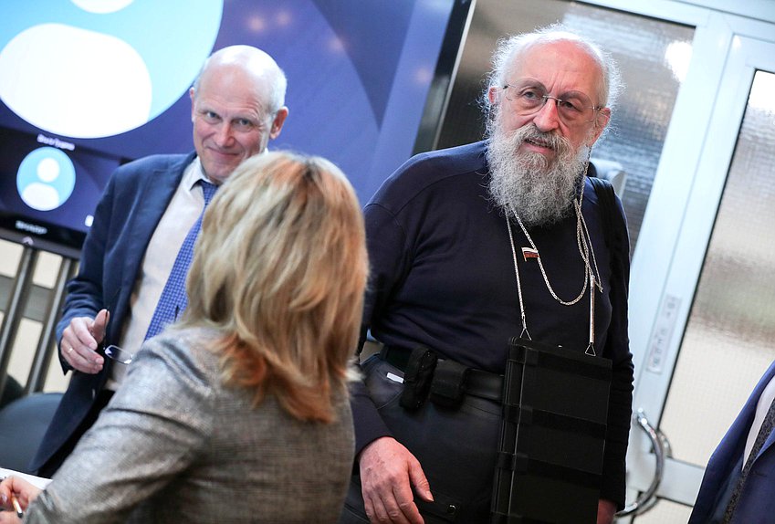 Член Комитета по просвещению Анатолий Вассерман