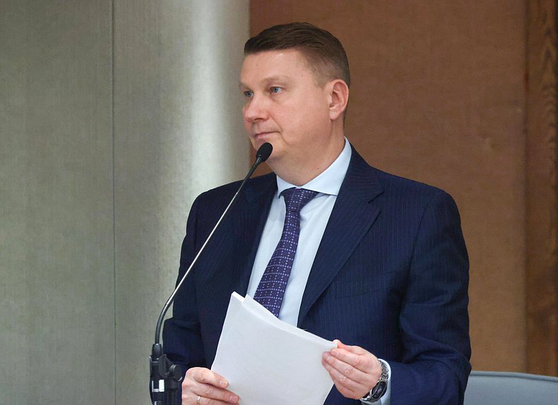 Полномочный представитель Правительства РФ в Государственной Думе Александр Синенко