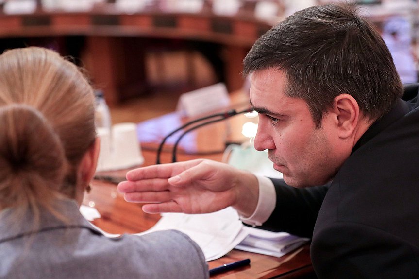 Председатель Комитета по охране здоровья Дмитрий Хубезов