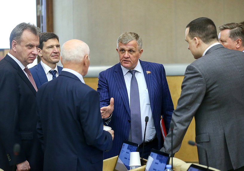 Первый заместитель Председателя Комитета по труду, социальной политике и делам ветеранов Николай Коломейцев