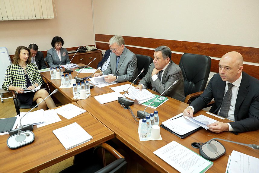 Председатель Счетной палаты Алексей Кудрин, Председатель Комитета по бюджету и налогам Андрей Макаров и Министр финансов РФ Антон Силуанов