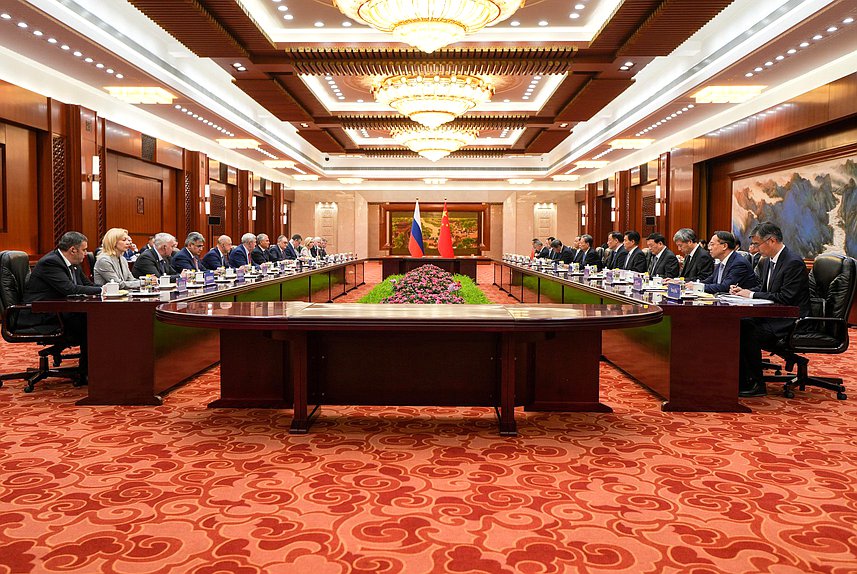 维亚切斯拉夫·沃洛金国家杜马主席和赵乐际全国人民代表大会常务委员会委员会主席举行了会晤