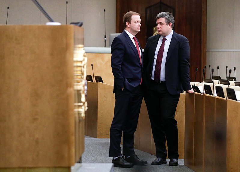 Член Комитета по малому и среднему предпринимательству Алексей Говырин и заместитель Председателя Комитета по молодежной политике Александр Толмачев