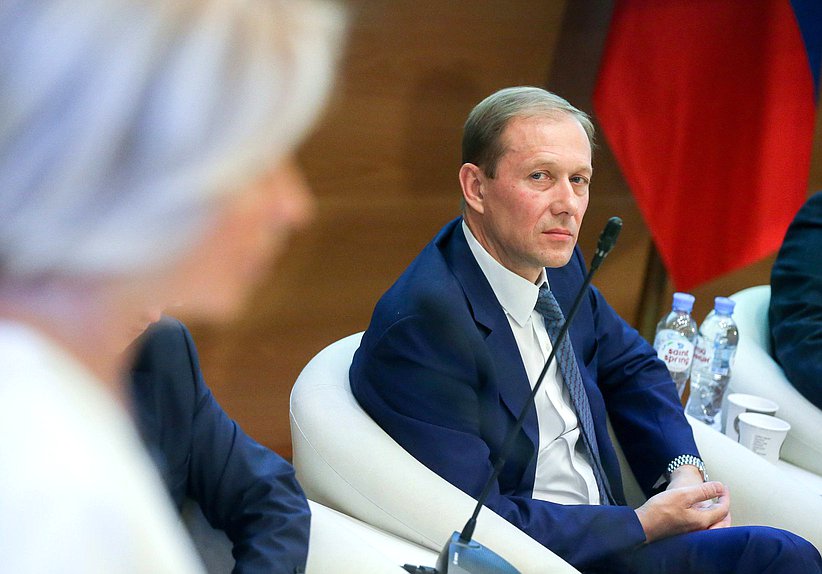 Аудитор Счетной палаты Максим Рохмистров