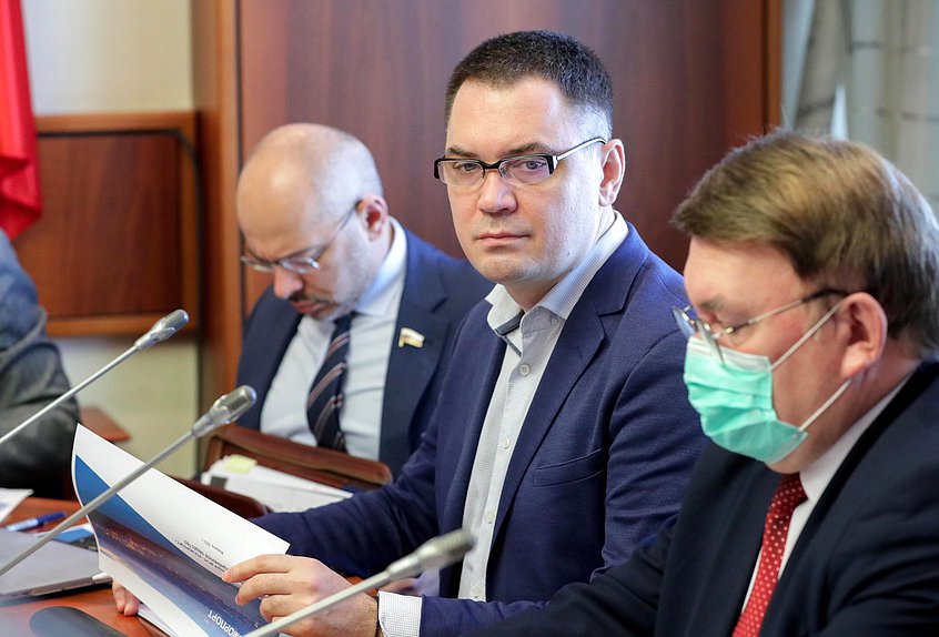 Заместитель Председателя Комитета по вопросам собственности, земельным и имущественным отношениям Алексей Корниенко