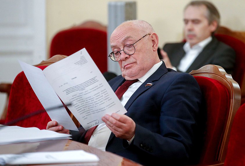 Член Комитета по охране здоровья Александр Румянцев