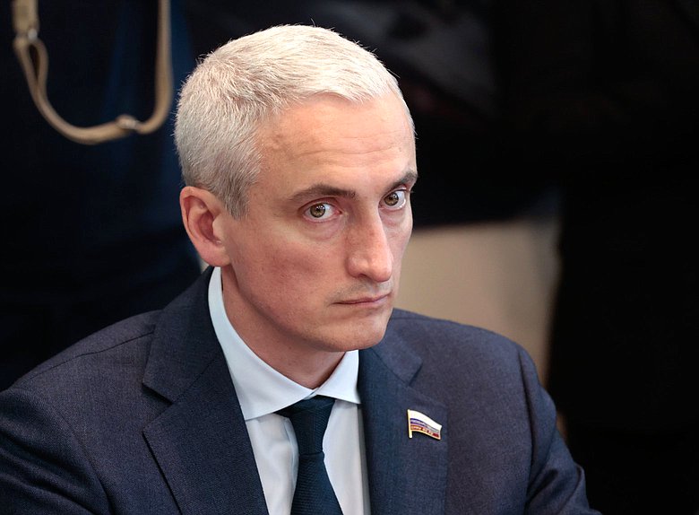 Член Комитета по промышленности и торговле Евгений Нифантьев