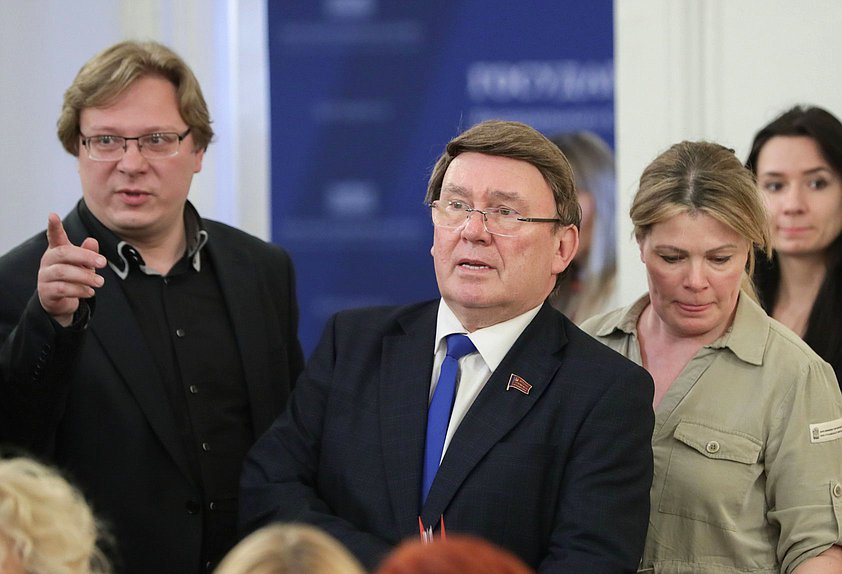 Член Комитета по вопросам собственности, земельным и имущественным отношениям Николай Иванов