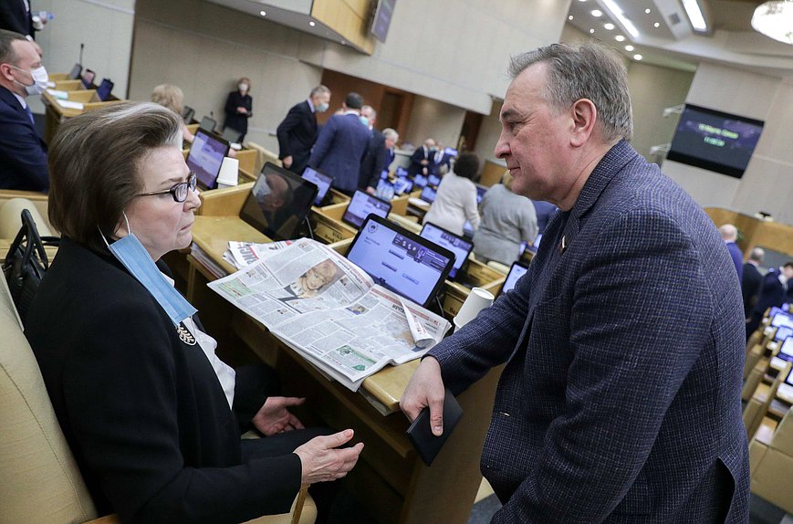 Заместитель Председателя Комитета по федеративному устройству и вопросам местного самоуправления Валентина Терешкова и член Комитета Равиль Хуснулин