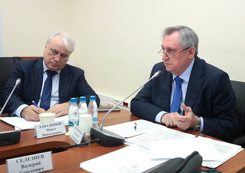 Первый заместитель Председателя Комитета по энергетике Павел Завальный и Председатель Комитета Николай Шульгинов