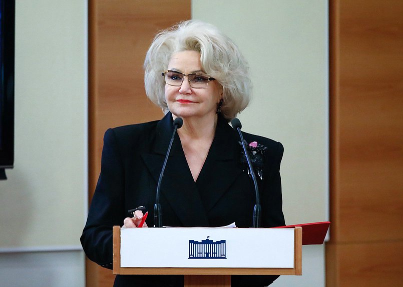 Председатель Комитета по защите семьи, вопросам отцовства, материнства и детства Нина Останина