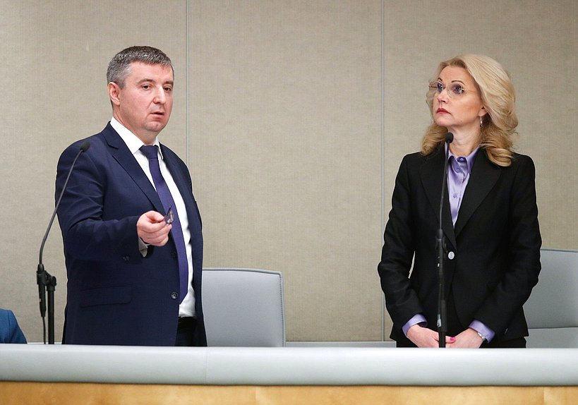 Статс-секретарь – заместитель Министра труда и социальной защиты РФ Андрей Пудов и заместитель Председателя Правительства РФ Татьяна Голикова