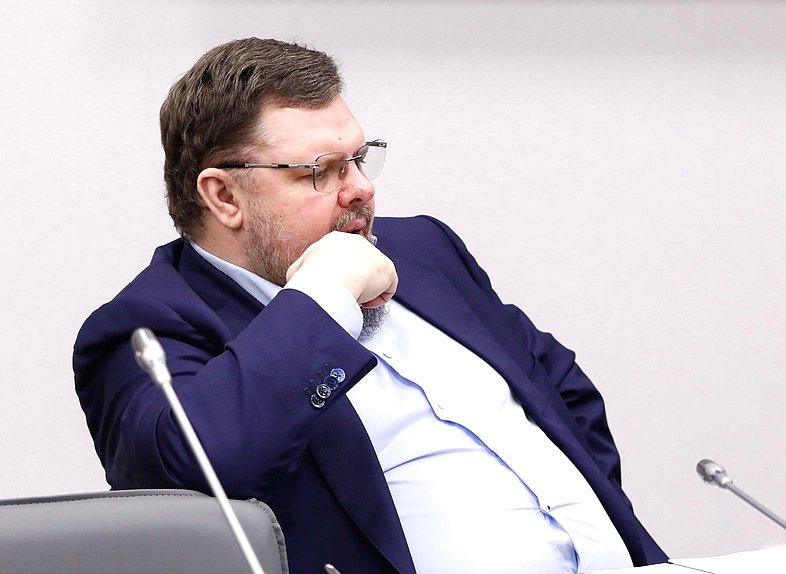 Член Комитета по защите семьи, вопросам отцовства, материнства и детства Евгений Марченко