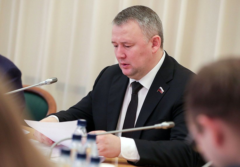 Член Комитета по молодежной политике Вячеслав Дамдинцурунов