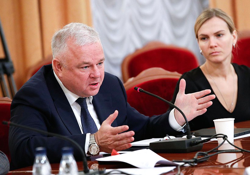 Член Комитета по охране здоровья Олег Иванинский