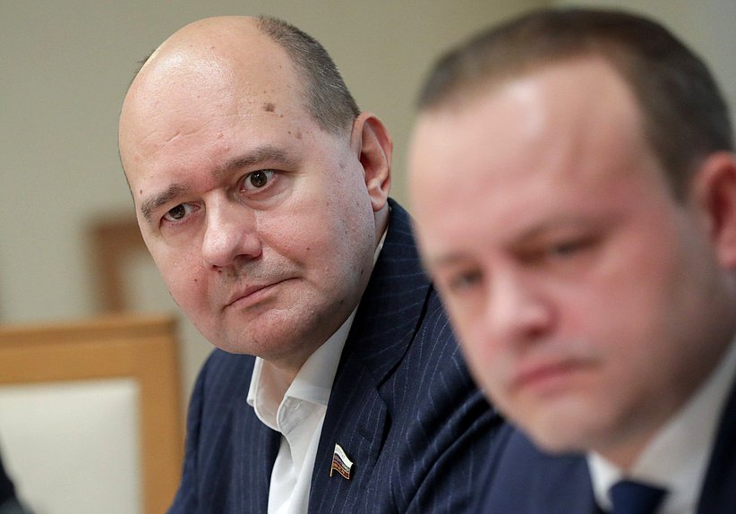 Заместитель Председателя Комитета по развитию гражданского общества, вопросам общественных и религиозных объединений Олег Леонов