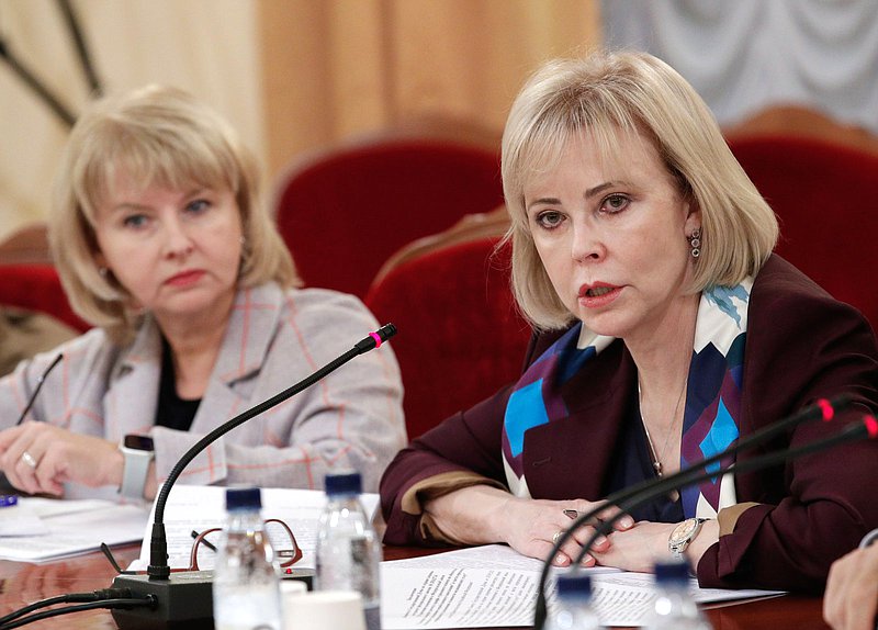 Заместитель Председателя Комитета по охране здоровья Татьяна Соломатина и член Комитета Вероника Власова