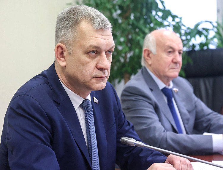 Председатель Комитета по делам национальностей Владимир Иванов