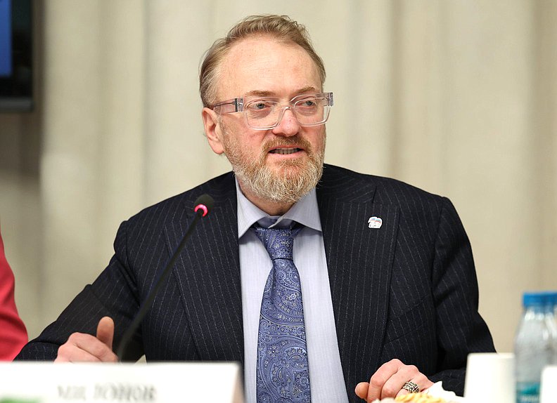 Заместитель Председателя Комитета по защите семьи, вопросам отцовства, материнства и детства Виталий Милонов