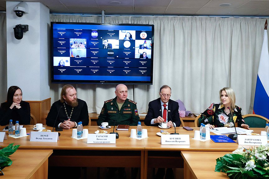 Круглый стол на тему «Реализация Основ государственной политики по сохранению и укреплению традиционных российских духовно-нравственных ценностей в медиапространстве»