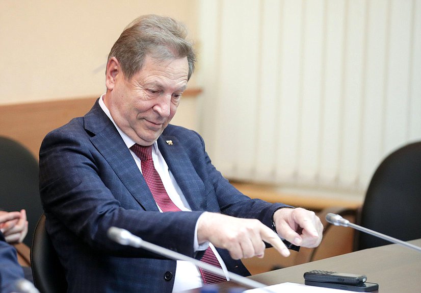 Заместитель Председателя Комитета по природным ресурсам, собственности и земельным отношениям Михаил Кузьмин